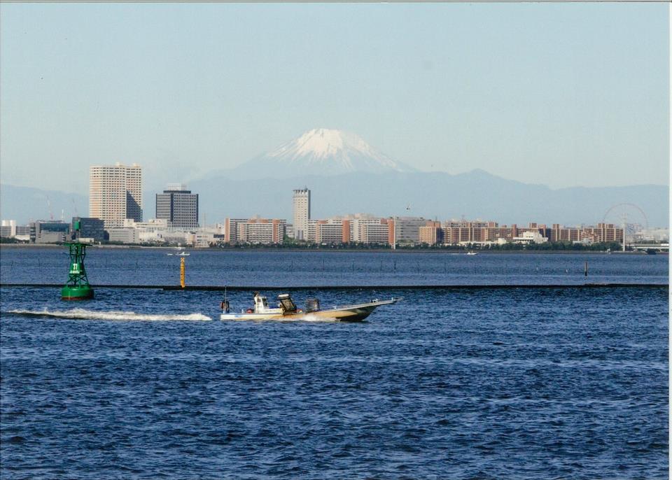 早朝の船橋港