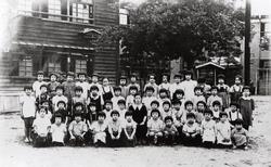 Funabashi Elementary School students (photographed in 1946)
