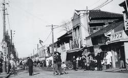 Ekimae-dori Street intersection (photographed in 1952)