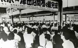 A quadruple track on the Sobu line completed between Tokyo and Tsudanuma stations (photographed in 1972)