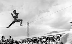 Harumi Shiba's tightrope show (photographed in 1957)