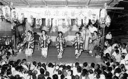 宮下サービスセンターの納涼盆踊り大会（昭和26年）