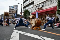 太鼓の音が真夏の船橋に響き渡りました