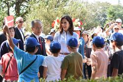 子どもも大人も、園内の至るところで熱烈に歓迎！