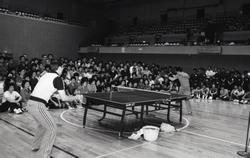 数々のメダルを獲得し、世界ランク1位にも輝いた名選手の長谷川信彦氏による卓球教室を行いました。