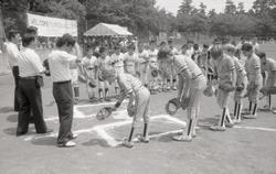 アメリカフロリダ少年野球チームとの親善試合を開催。