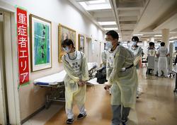 【11月】市保健所では、医療関係団体の協力を得ながら、災害医療対策本部と病院前救護所（板倉病院）を同時に立ち上げ、市災害対策本部や市立医療センターとも連携して訓練を実施しました。
