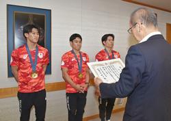 【パリ2024オリンピック】体操3選手に市特別功労表彰を授与しました。