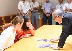 【パリ2024オリンピック】バレーボール女子日本代表、市立法典西小学校、行田中学校出身の関菜々巳選手が、市役所を訪れ松戸徹市長に結果を報告しました。
