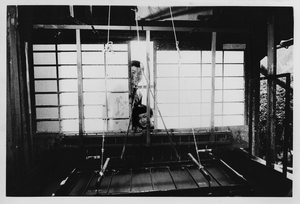 寄贈作品「村へ」