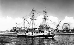 昭和39年（1964年）時海盜船「格列佛號」起航（拍攝於昭和43年（1968年））