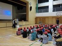 4年生は体育館で