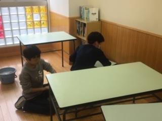 給食委員会の配膳台掃除