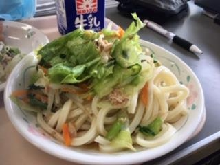 大人気サラダうどん!