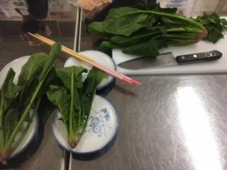 ほうれん草を茹でて