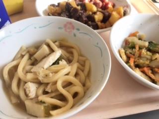 大人気メニューのうどん!