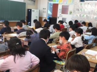 先生が一人一人に指導