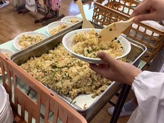 食缶いっぱいのチャーハン!