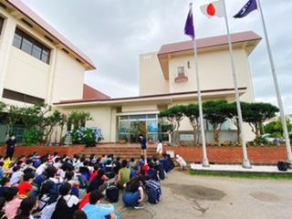校旗降納!