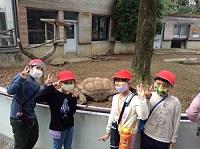カメの前でパシャ!!