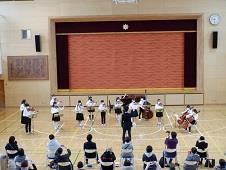 お客さんからたくさんの拍手が!