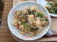 きざみのりをふりかけたちらし寿司!