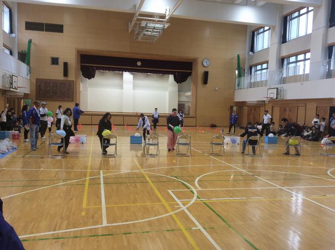 風船割り競争 大人の部