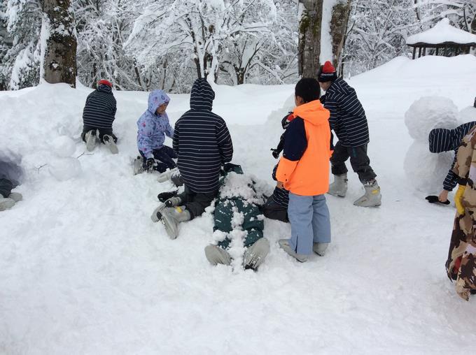 雪遊び