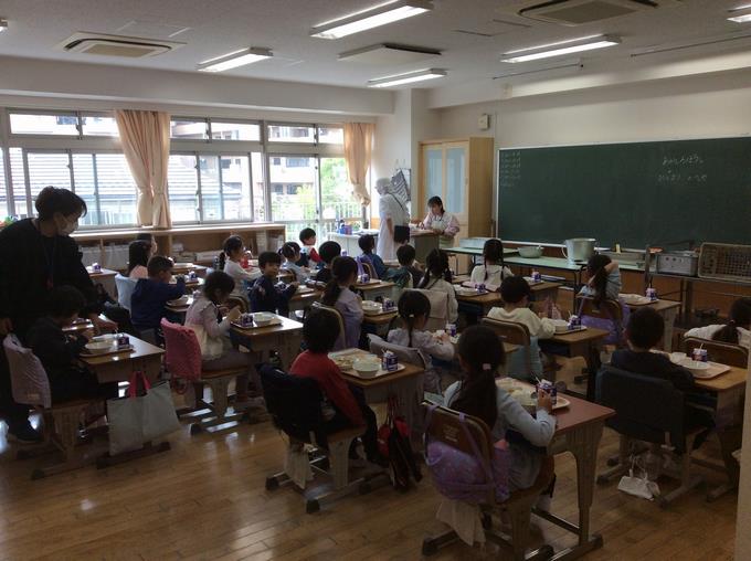 給食の様子