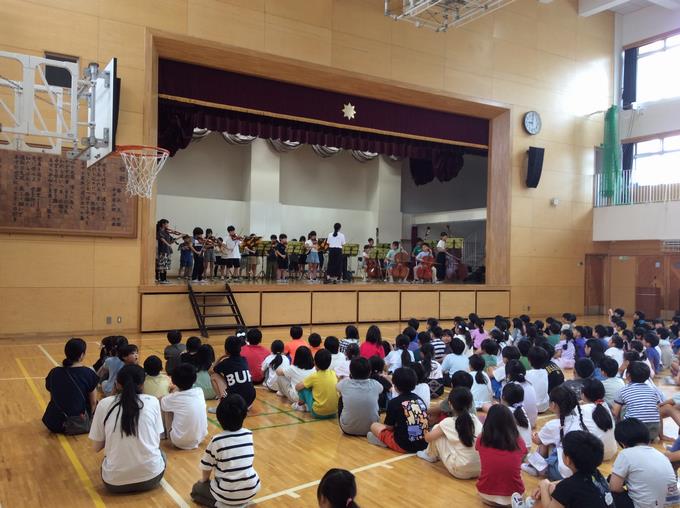 音楽クラブの演奏披露