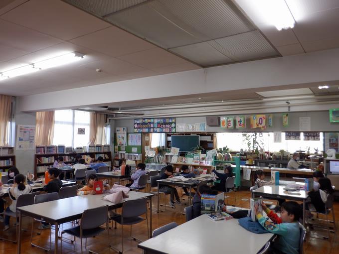 図書室にて