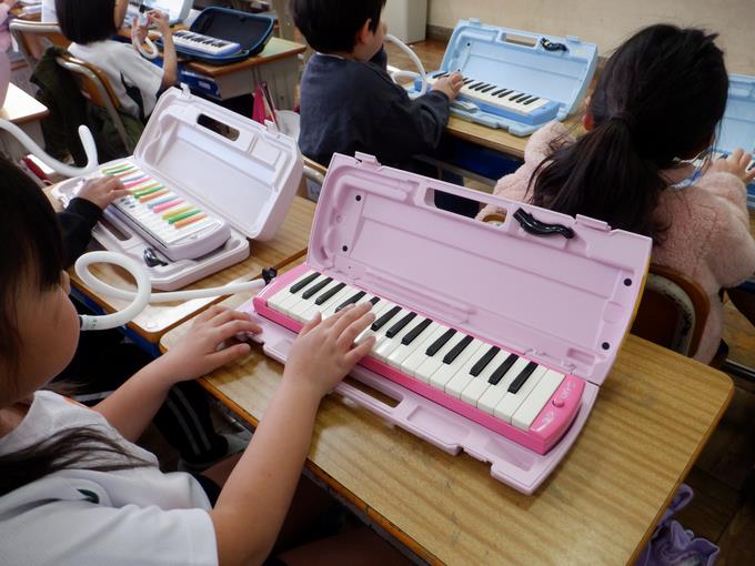 鍵盤ハーモニカ