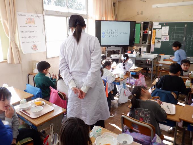 給食のようす