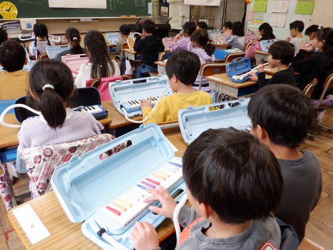 鍵盤ハーモニカ