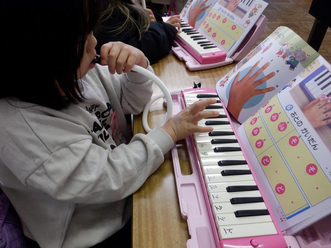 鍵盤ハーモニカ