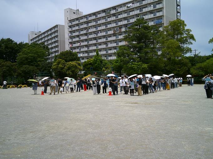 児童を待つ保護者の皆さん