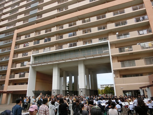 上の方でも聴いています