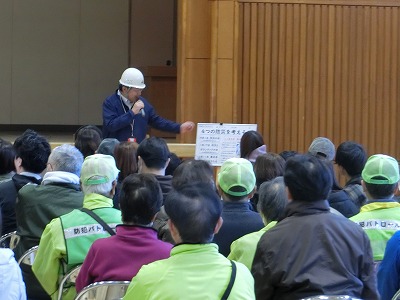 校長挨拶。１１月５日津波の日を紹介