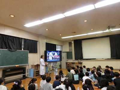 給食室の様子を見ました