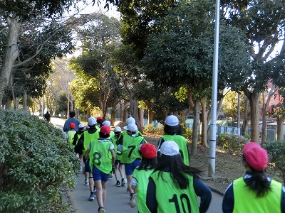 行田公園を走っています