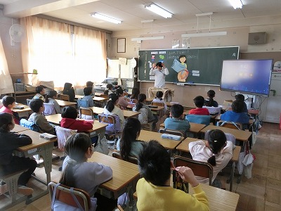 ２年生しっかり聞いています