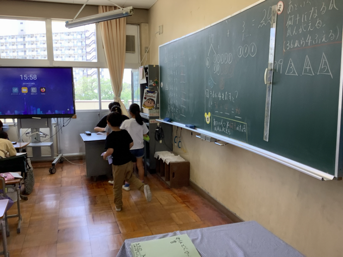 問題を解けた子からチェックします