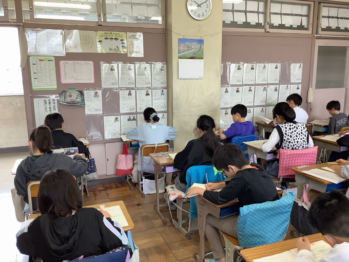 学力調査の様子