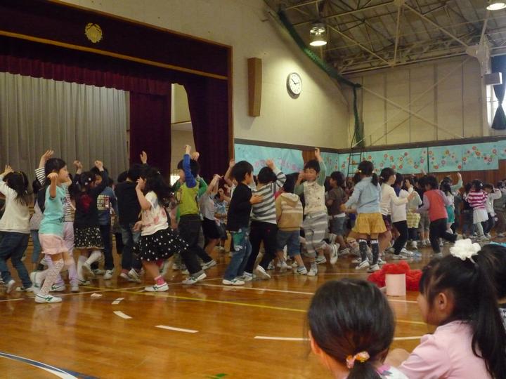 1年生のお礼の歌と踊り