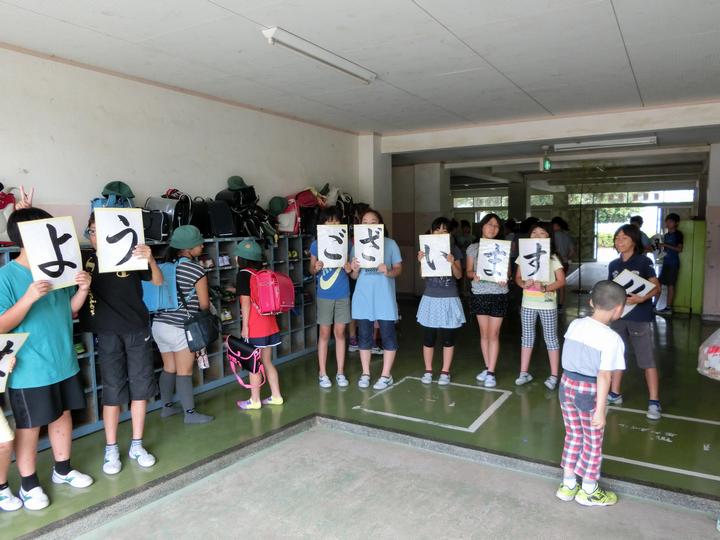 挨拶運動（高学年昇降口）