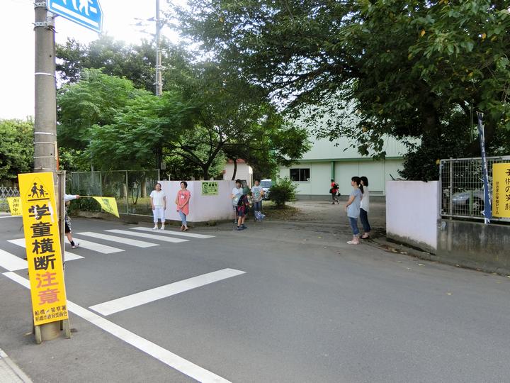 裏門での挨拶運動