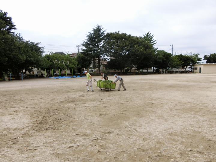 リヤカーで捨てに行きます