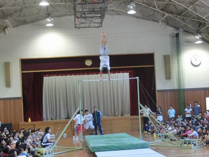 鉄棒の演技