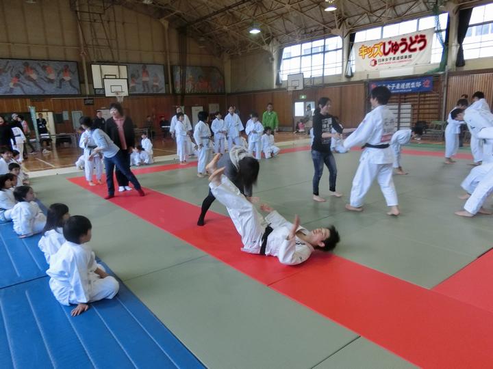 飛び入り大人の投げ技?