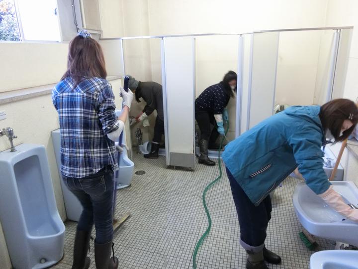 男子トイレ清掃